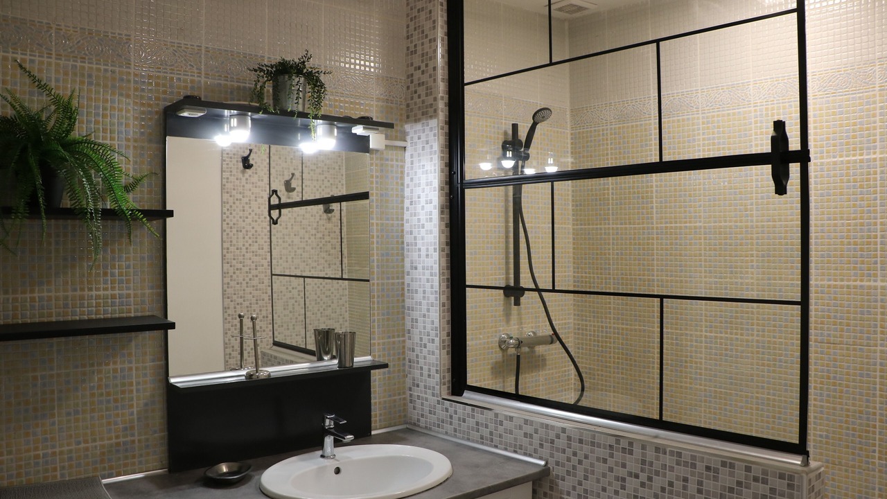 Photo of Bathroom in Larchant