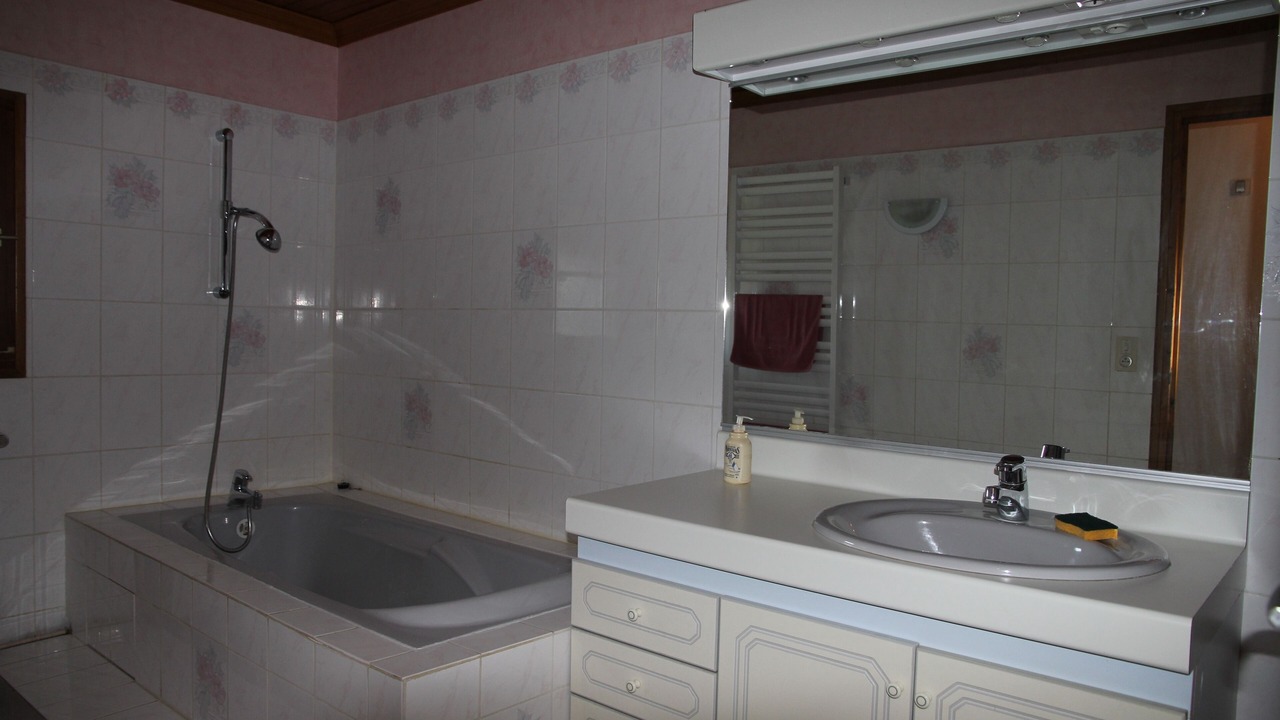Photo of Bathroom in Louze