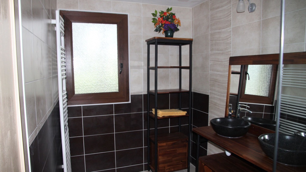 Photo of Bathroom in Louze