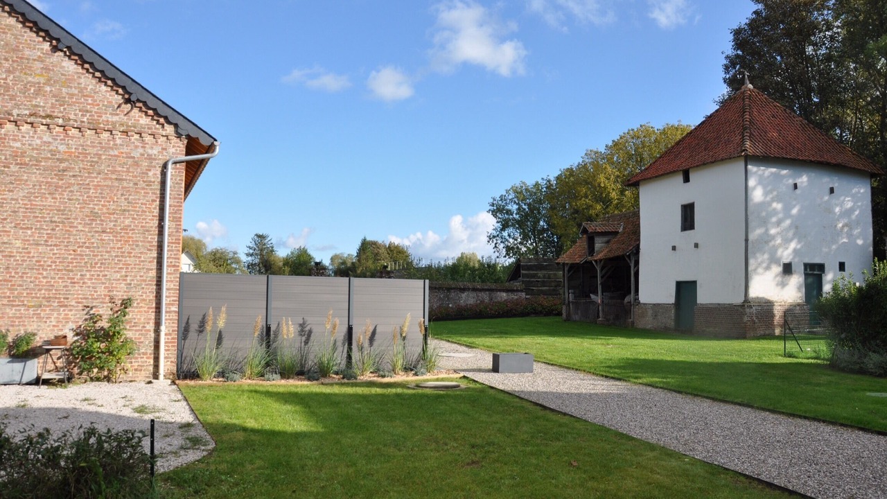 Photo of Outdoor in Le Titre