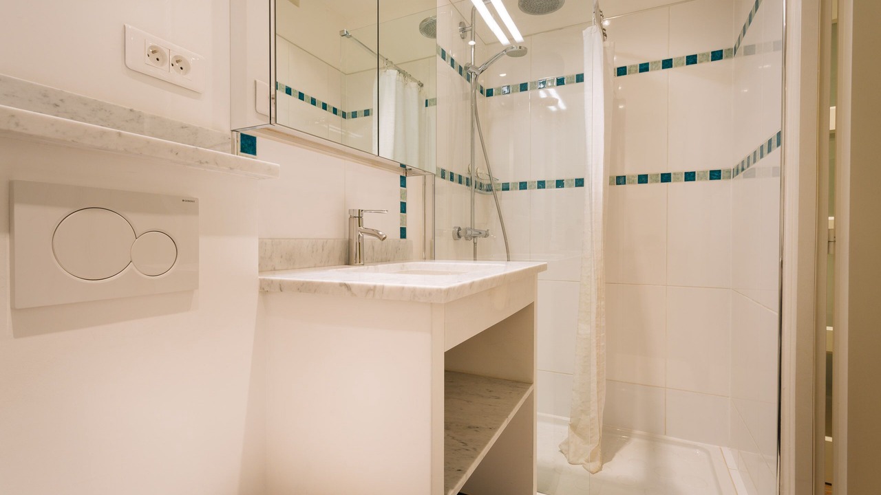 Photo of Bathroom in Quartier Saint-Ambroise