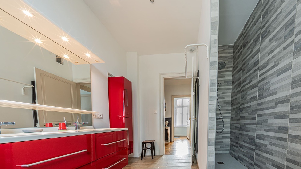 Photo of Bathroom in Neuville-sous-Montreuil