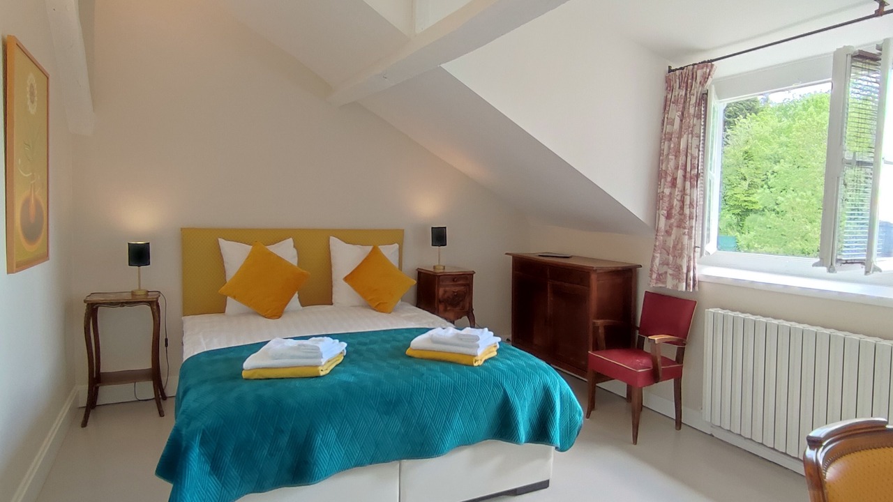 Photo of Bedroom in Roussillon-en-Morvan