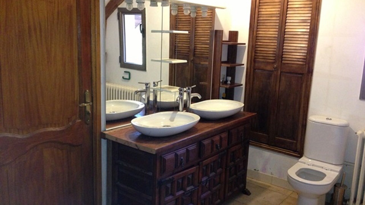 Photo of Bathroom in Courtenay