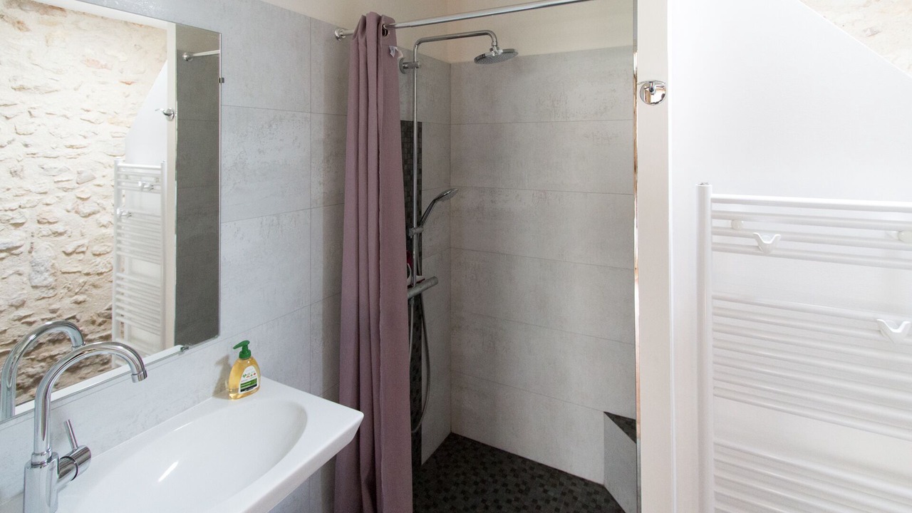 Photo of Bathroom in Cheille
