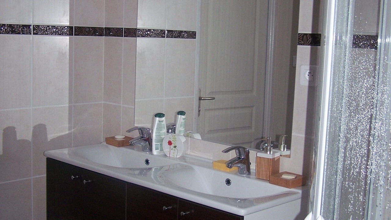 Photo of Bathroom in Givry