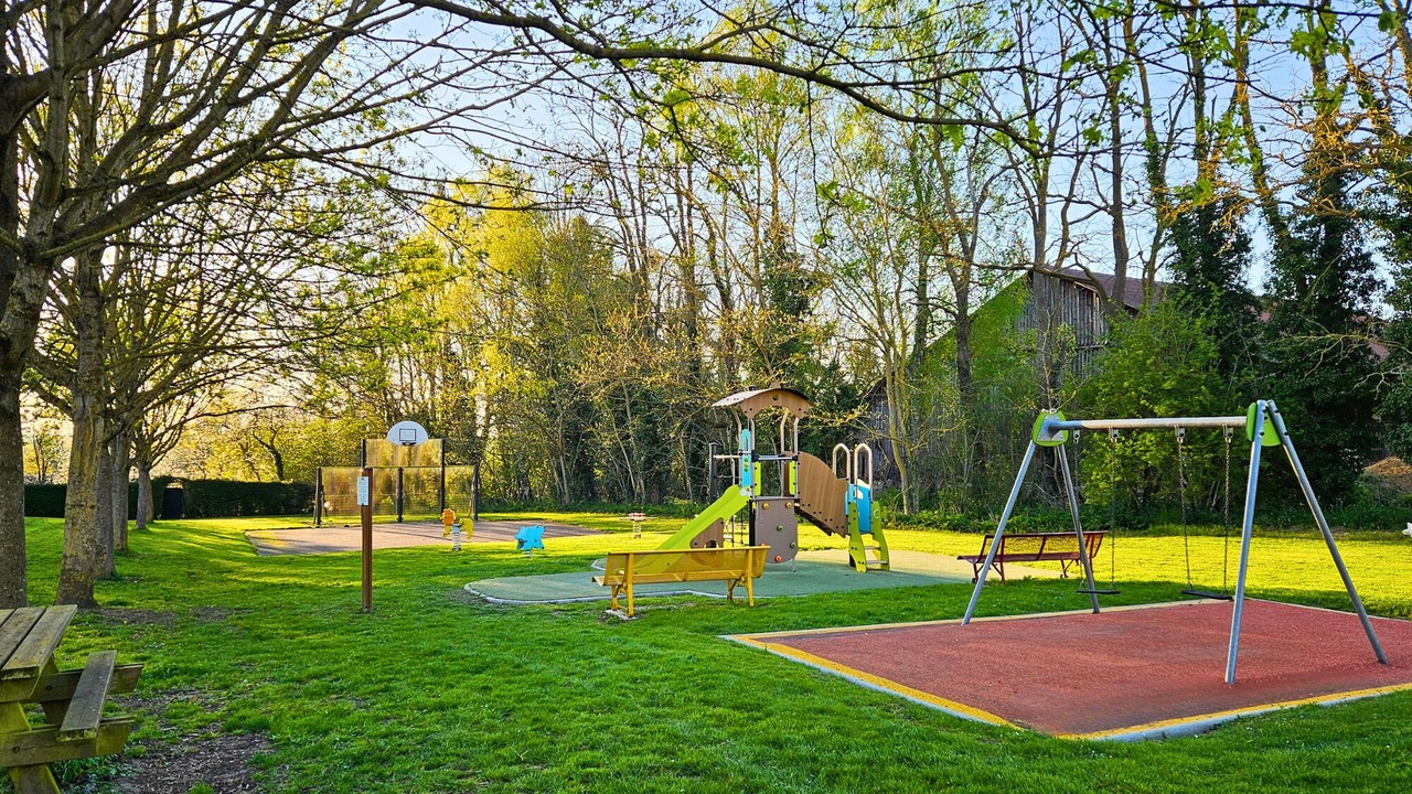Photo of Others in Pronleroy