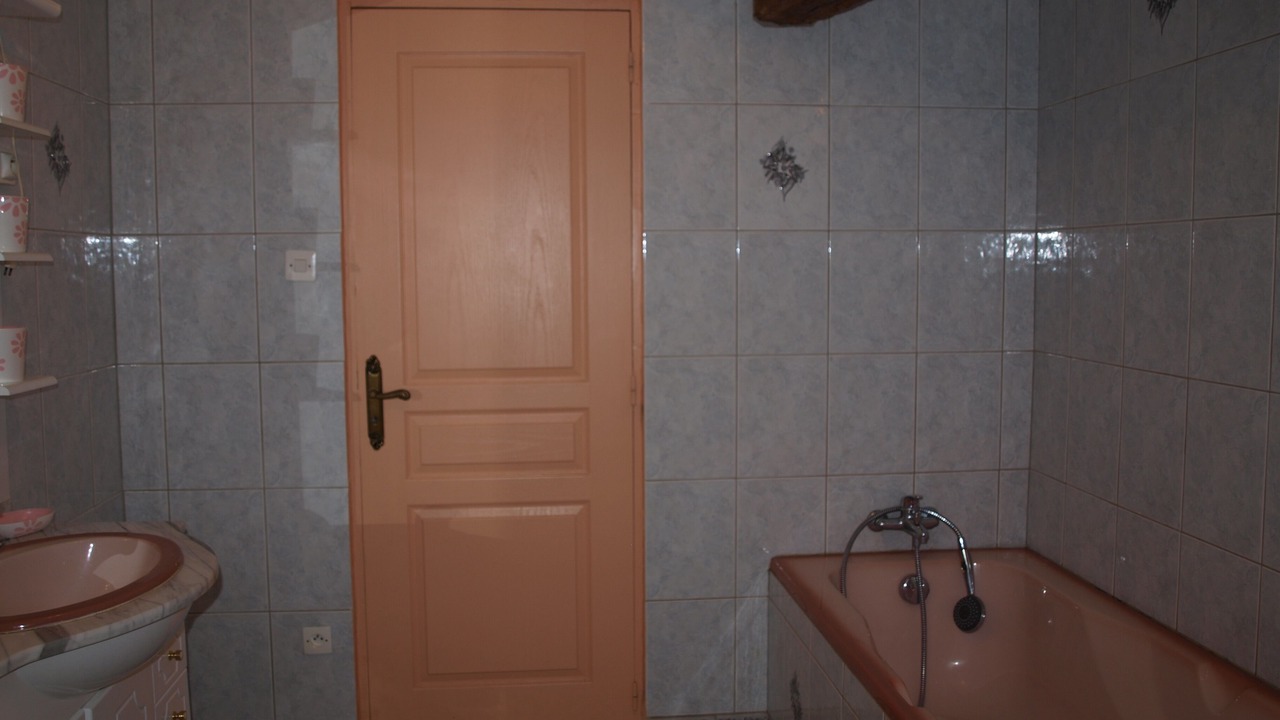 Photo of Bathroom in Le Chatelet-sur-Sormonne