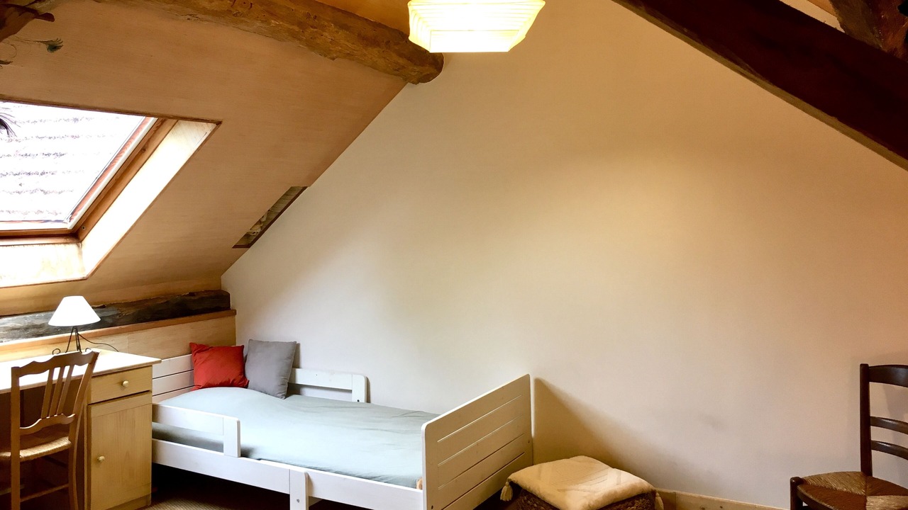 Photo of Bedroom in Cry