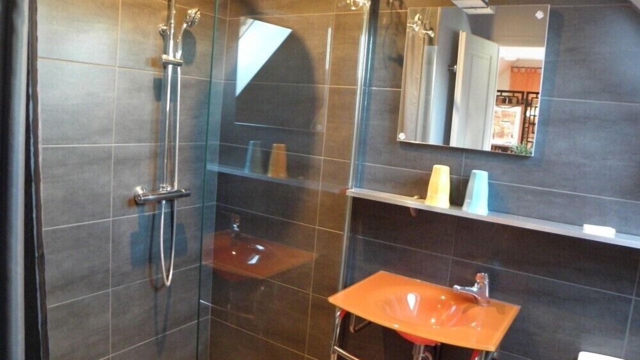Photo of Bathroom in Limpiville
