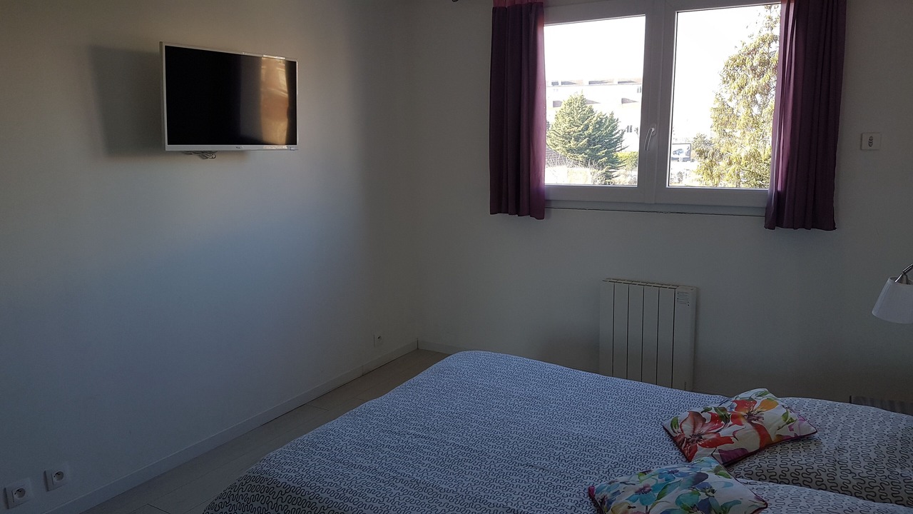 Photo of Bedroom in Villeneuve-le-Roi