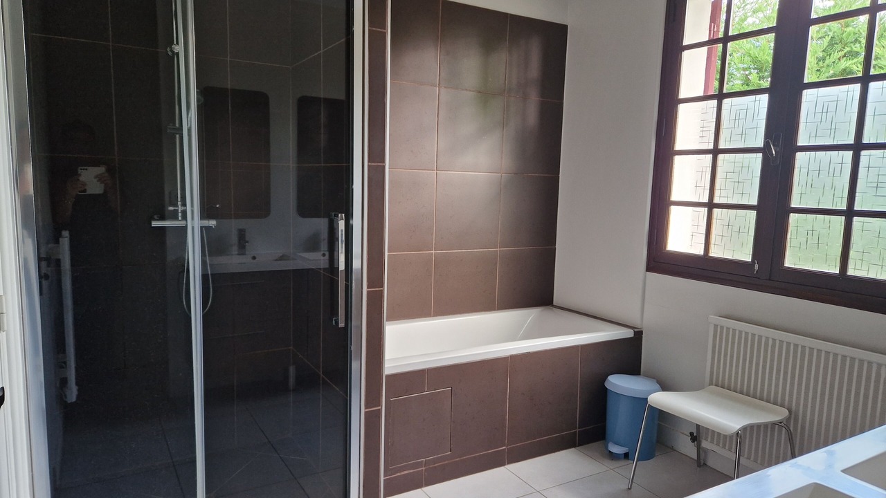 Photo of Bathroom in Dhuizon