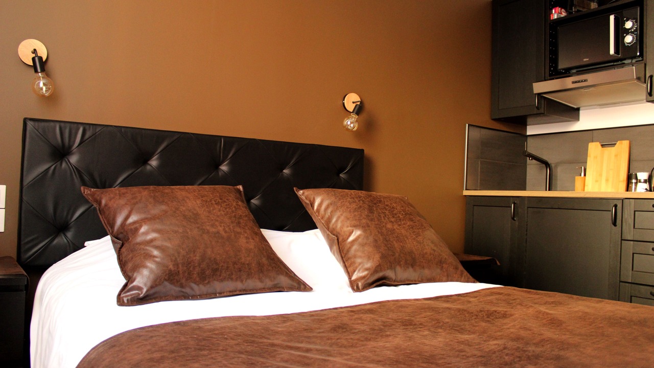 Photo of Bedroom in Lens