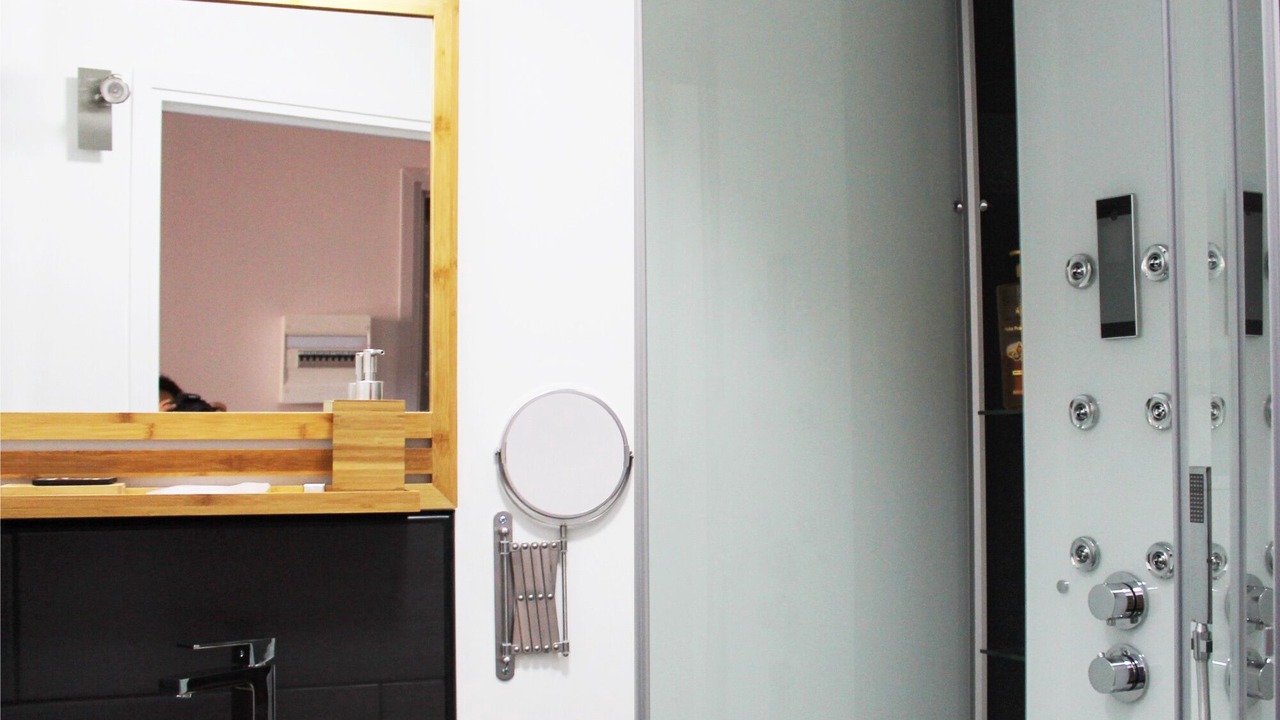 Photo of Bathroom in Lens
