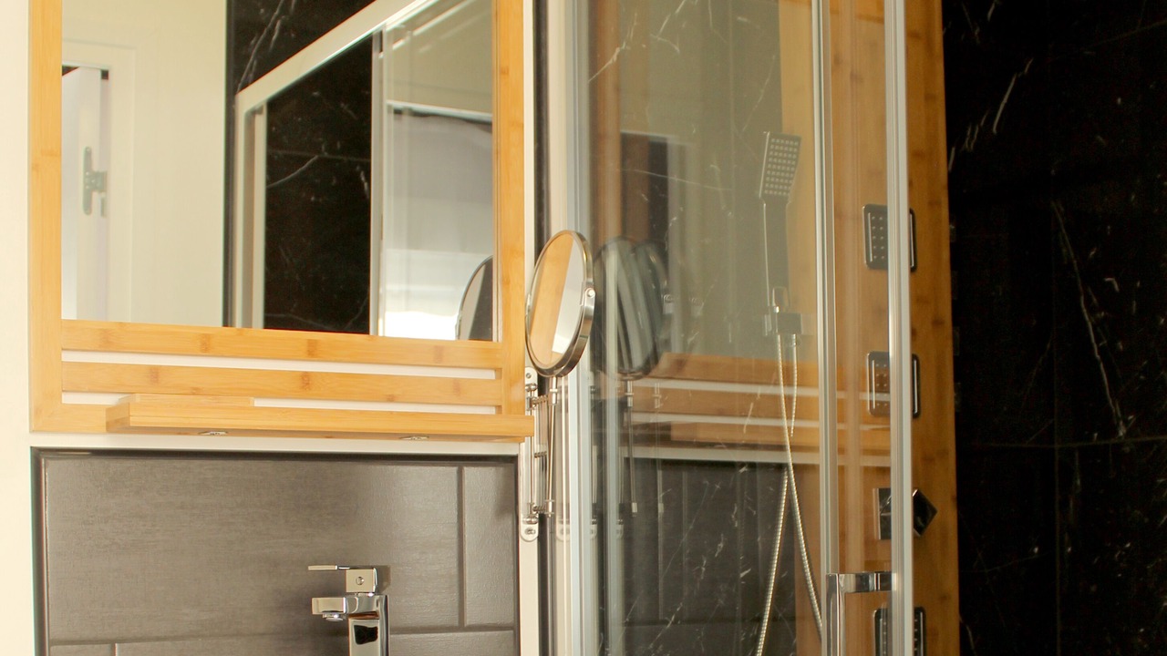 Photo of Bathroom in Lens
