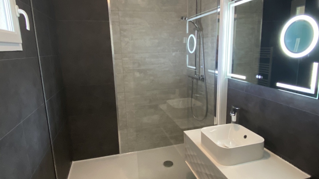 Photo of Bathroom in Equemauville