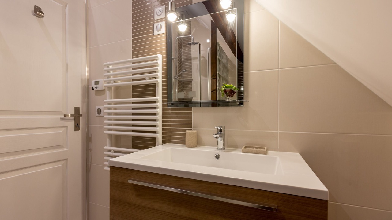 Photo of Bathroom in Beaune City Centre