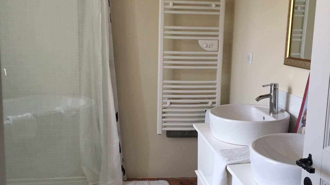 Photo of Bathroom in Flavigny-sur-Ozerain
