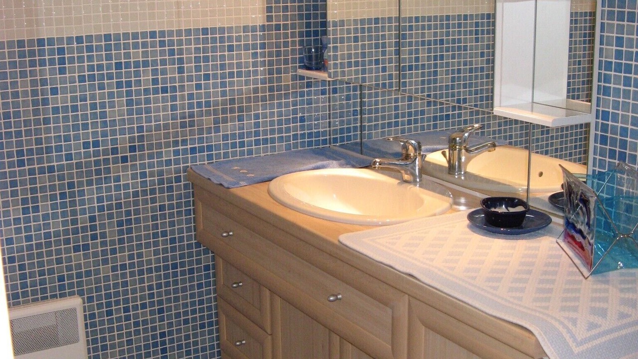 Photo of Bathroom in Saint-Leonard