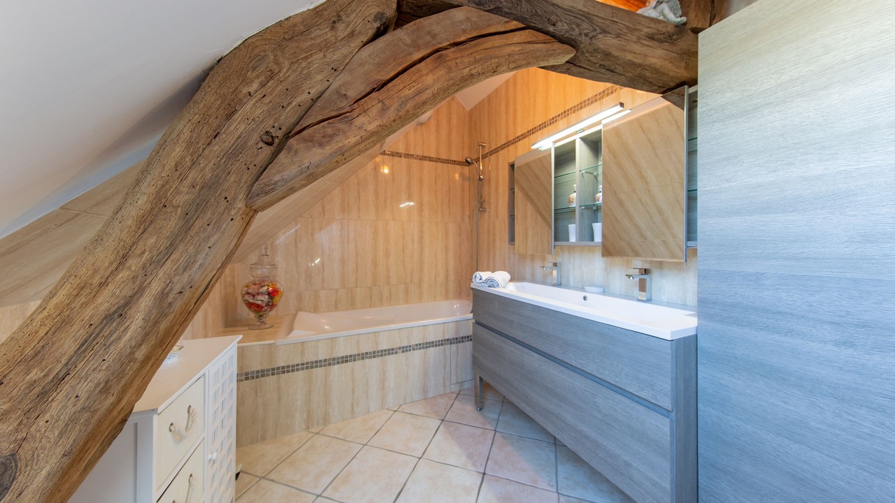 Photo of Bathroom in Courcelles