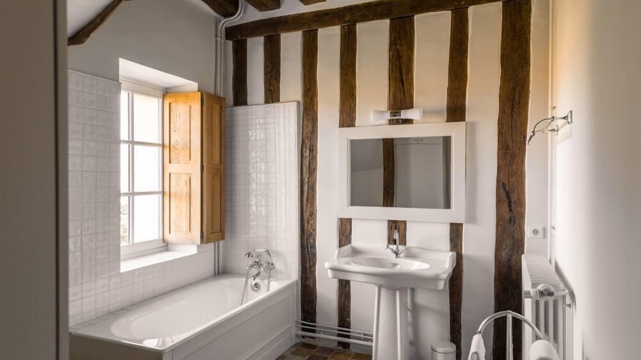 Photo of Bathroom in Roinville