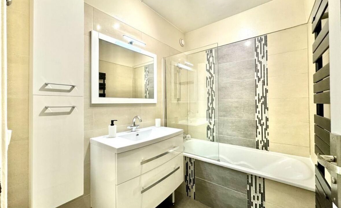 Photo of Bathroom in Saint-Remi