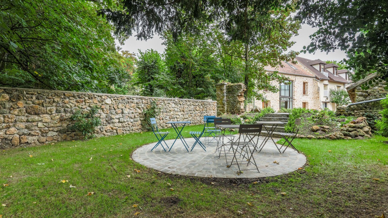 Photo of Outdoor in Janvry