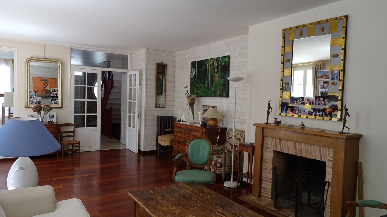 Photo of Livingroom in Notre-Dame
