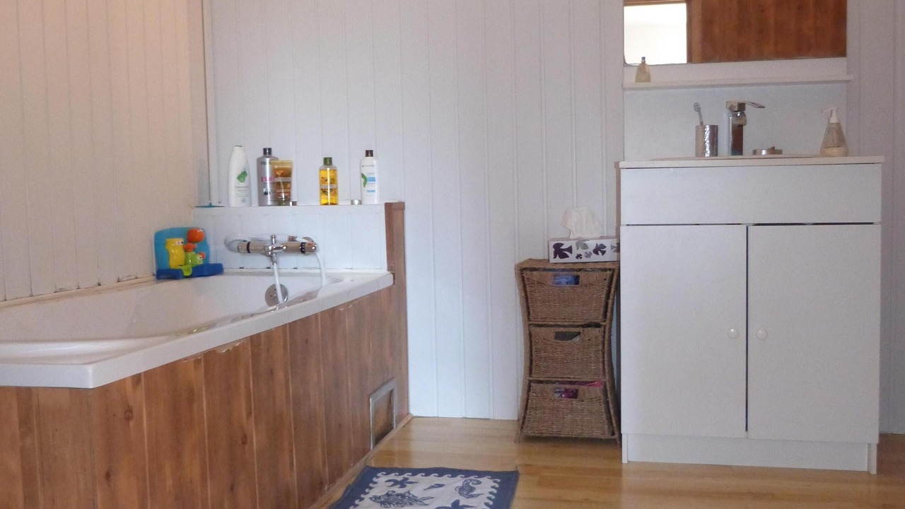Photo of Bathroom in Crollon