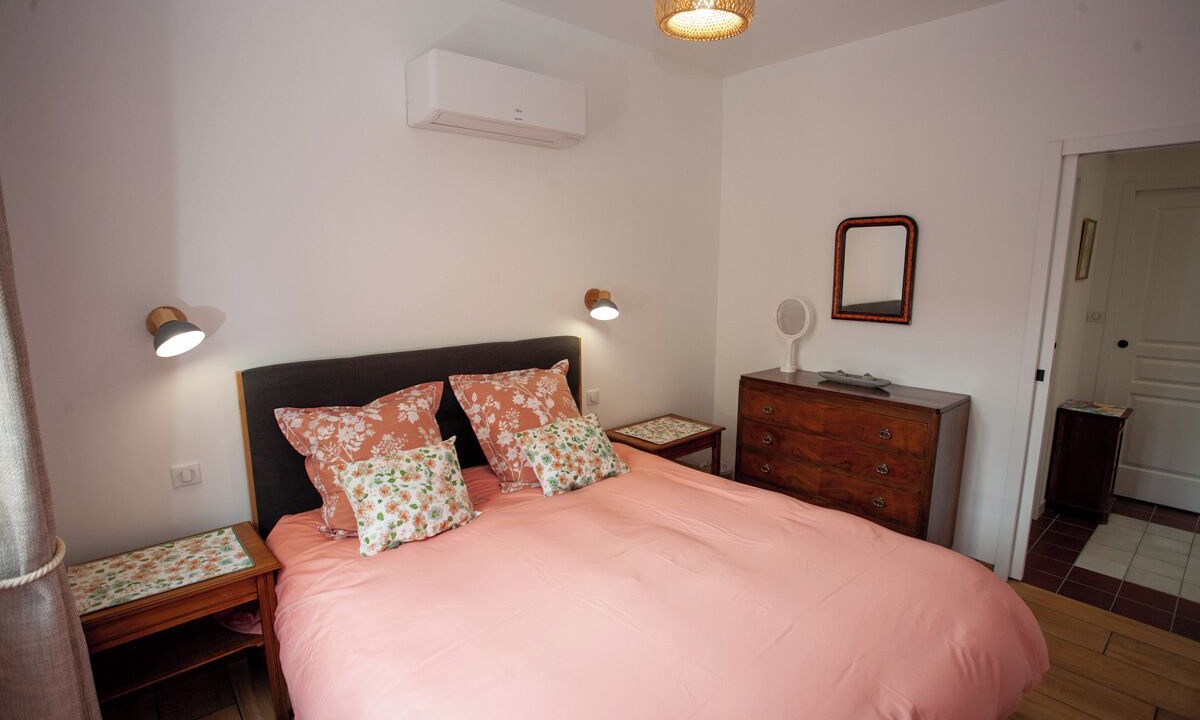 Photo of Bedroom in Martailly-Les-Brancion