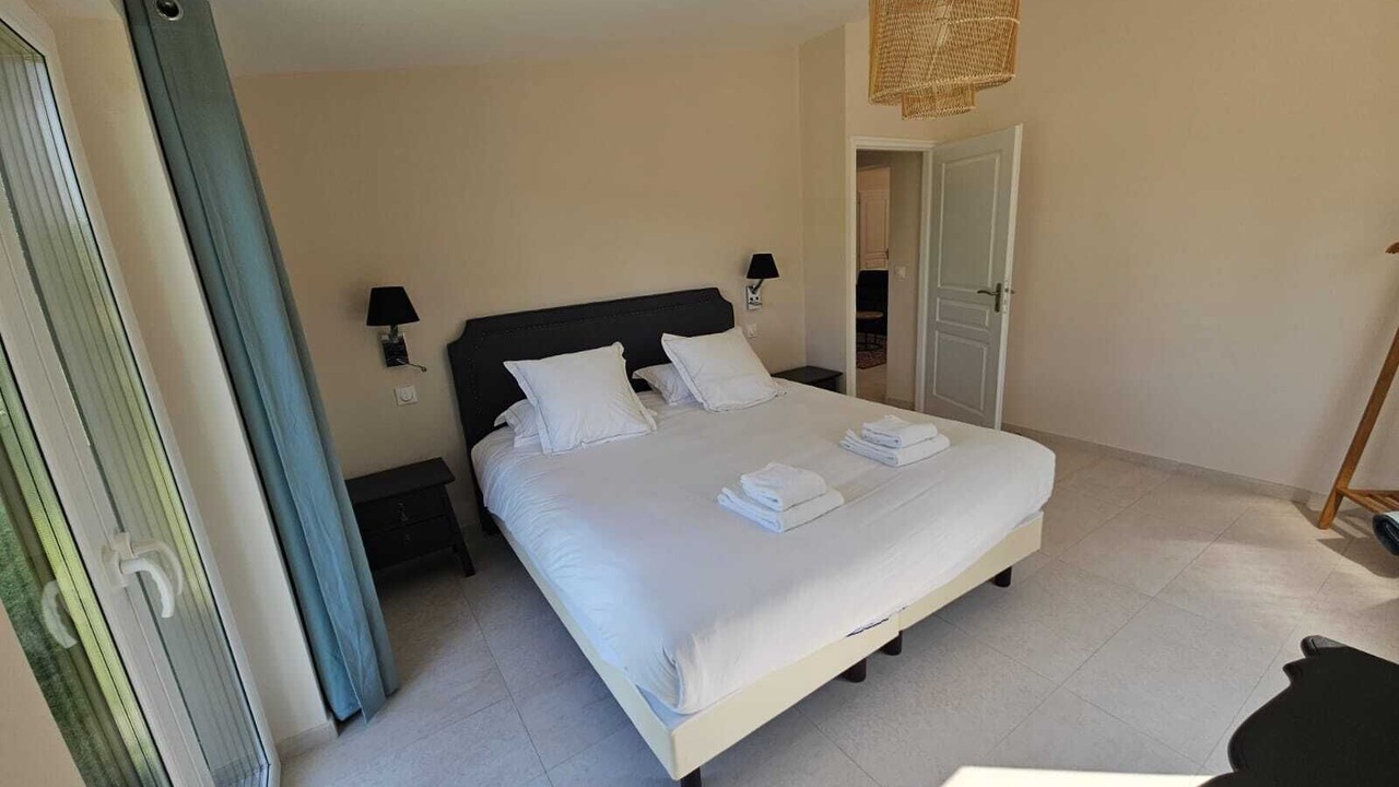 Photo of Bedroom in Saint-Quentin-en-Tourmont