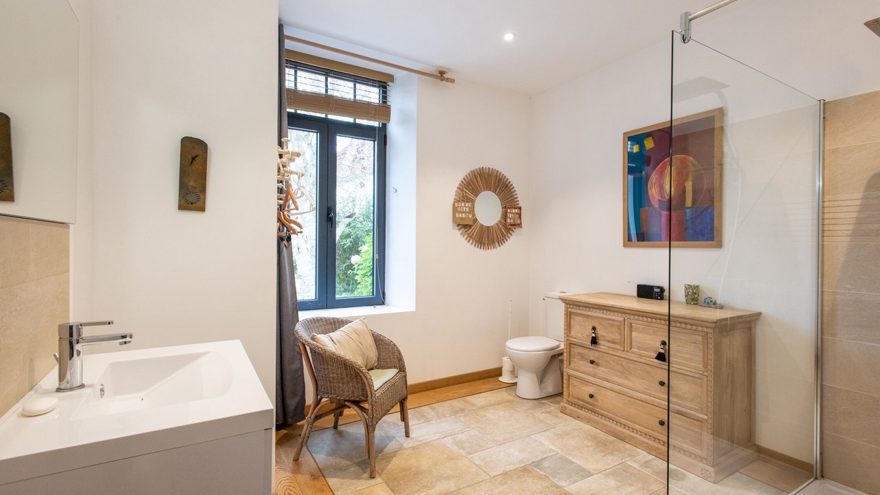 Photo of Bathroom in Escalles