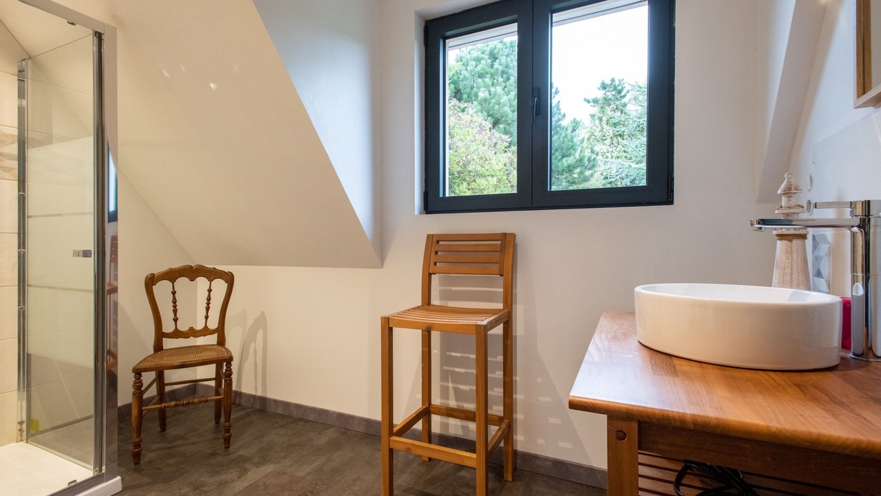 Photo of Bathroom in Escalles