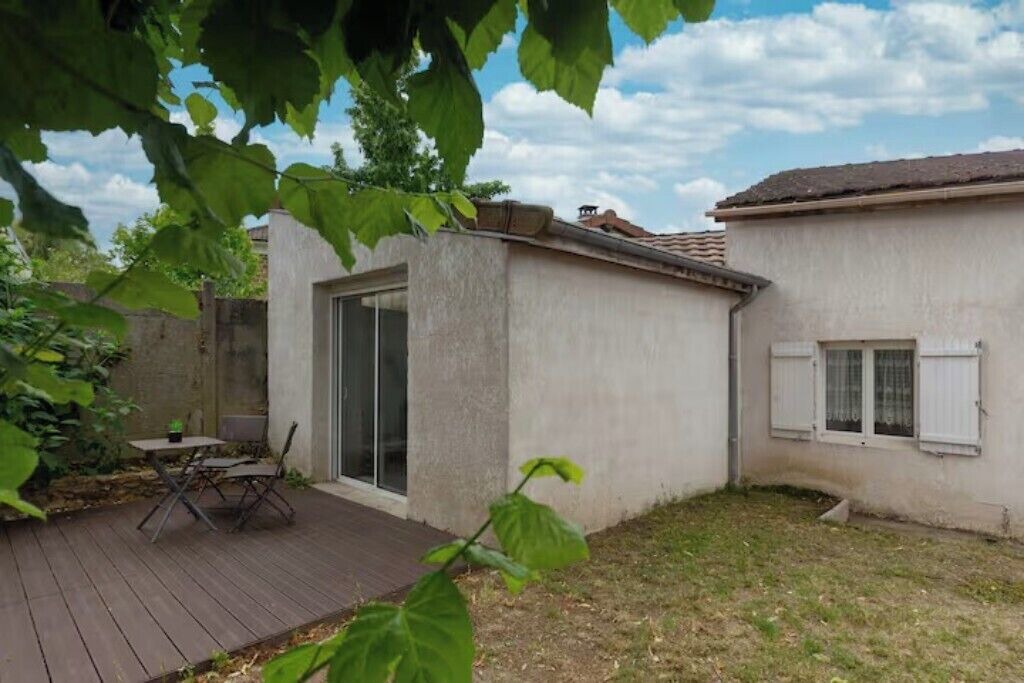 Photo of Outdoor in Sainte-Genevieve-des-Bois