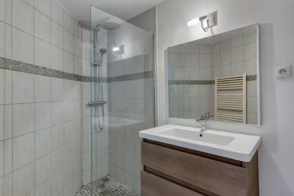 Photo of Bathroom in Sainte-Genevieve-des-Bois