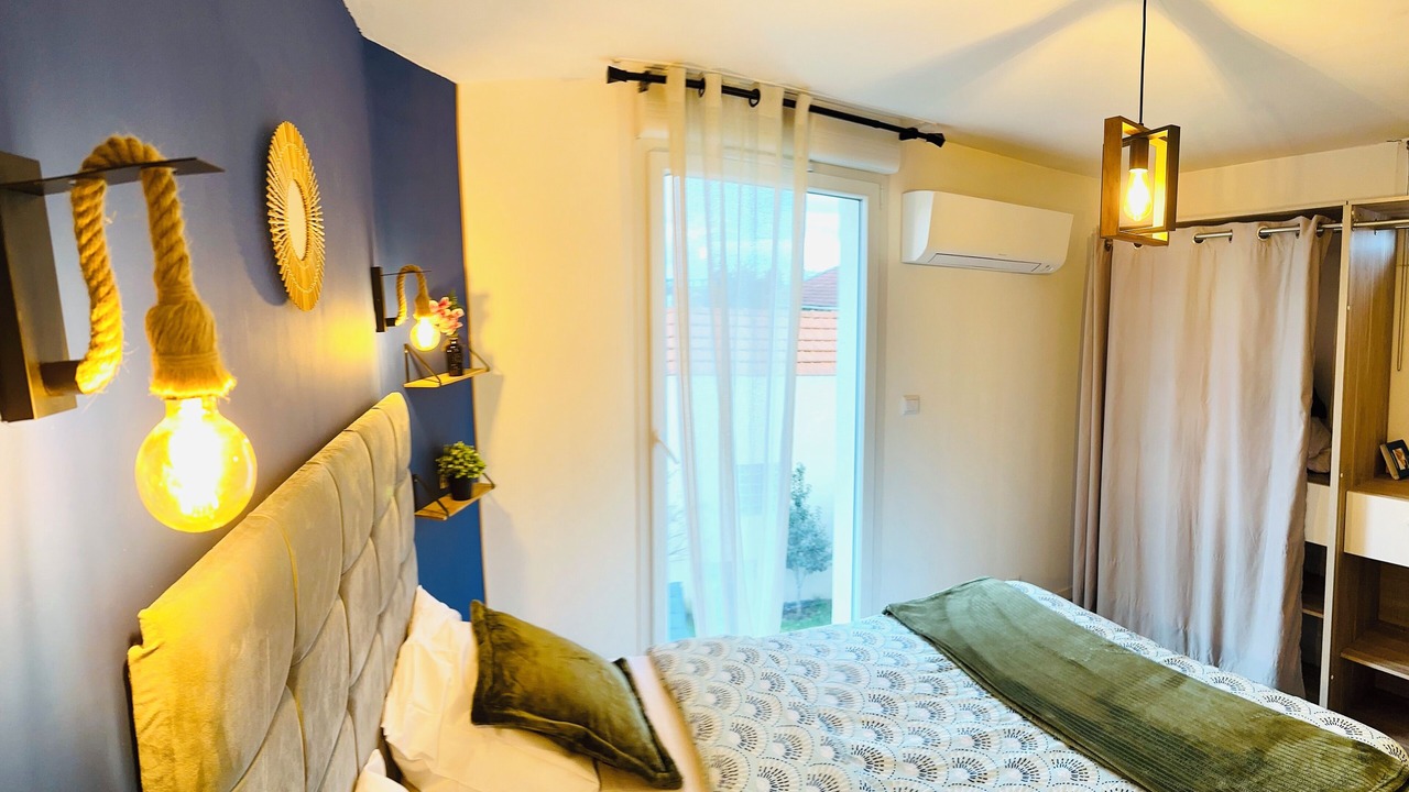 Photo of Bedroom in Colombes