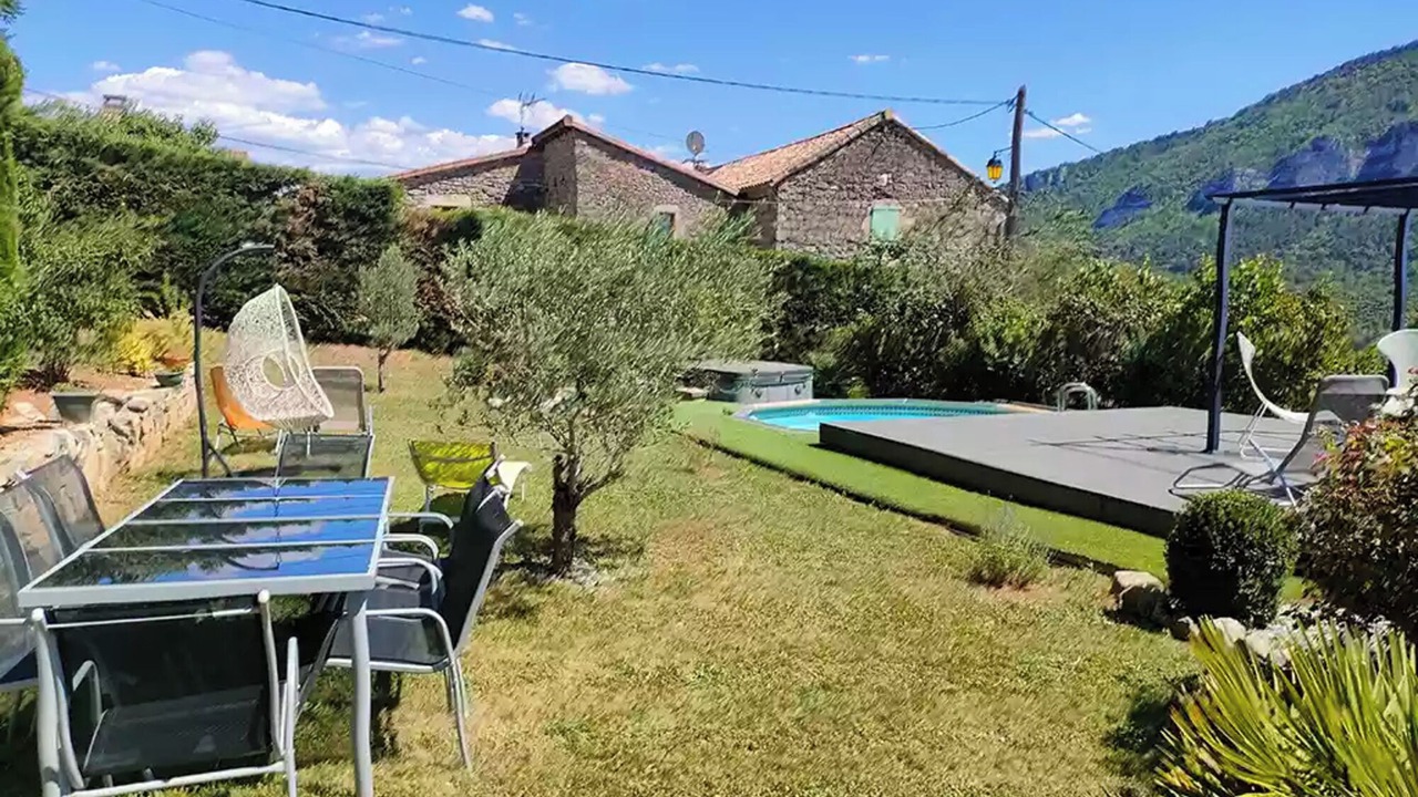 Photo of Outdoor in Mostuejouls