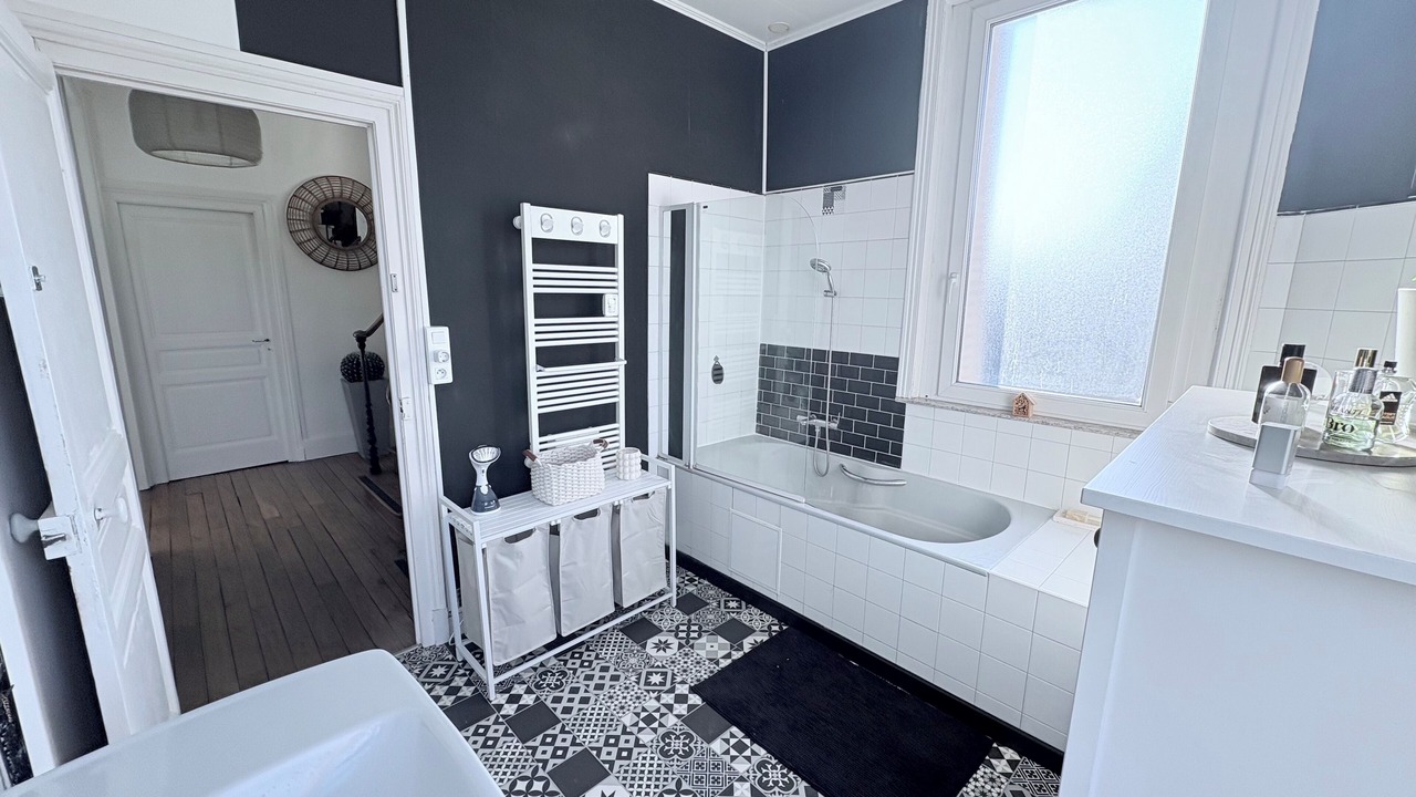 Photo of Bathroom in Charleville-Mezieres