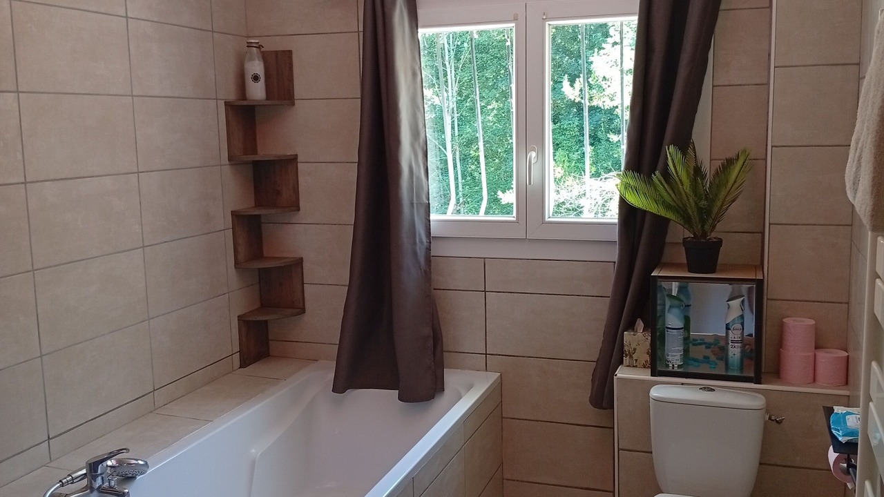 Photo of Bathroom in Yevre-le-Chatel