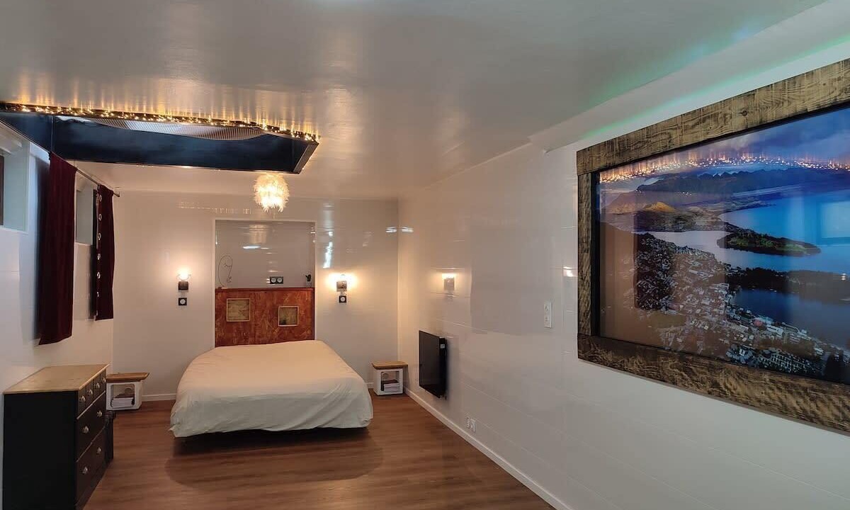 Photo of Bedroom in Chalons-en-Champagne