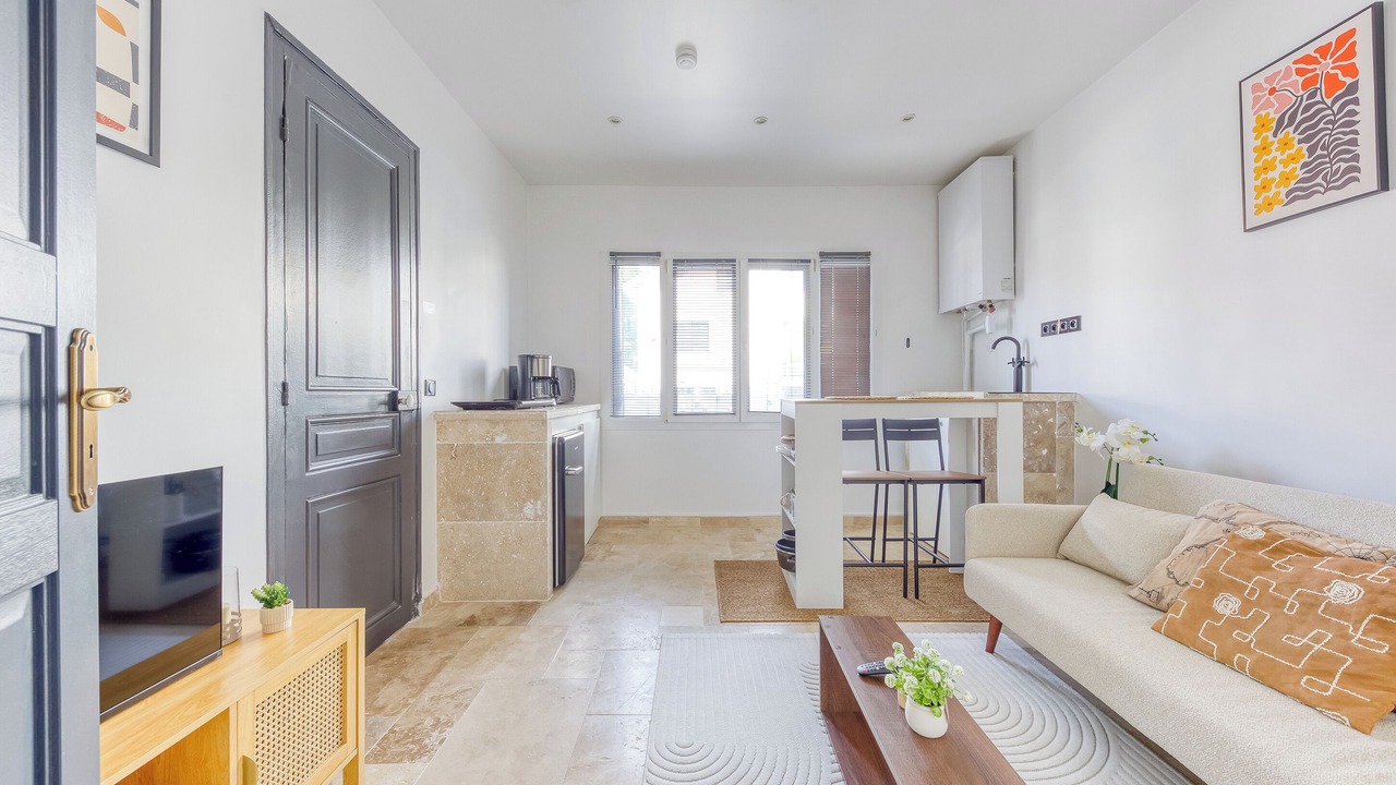 Photo of Livingroom in Rueil-Malmaison