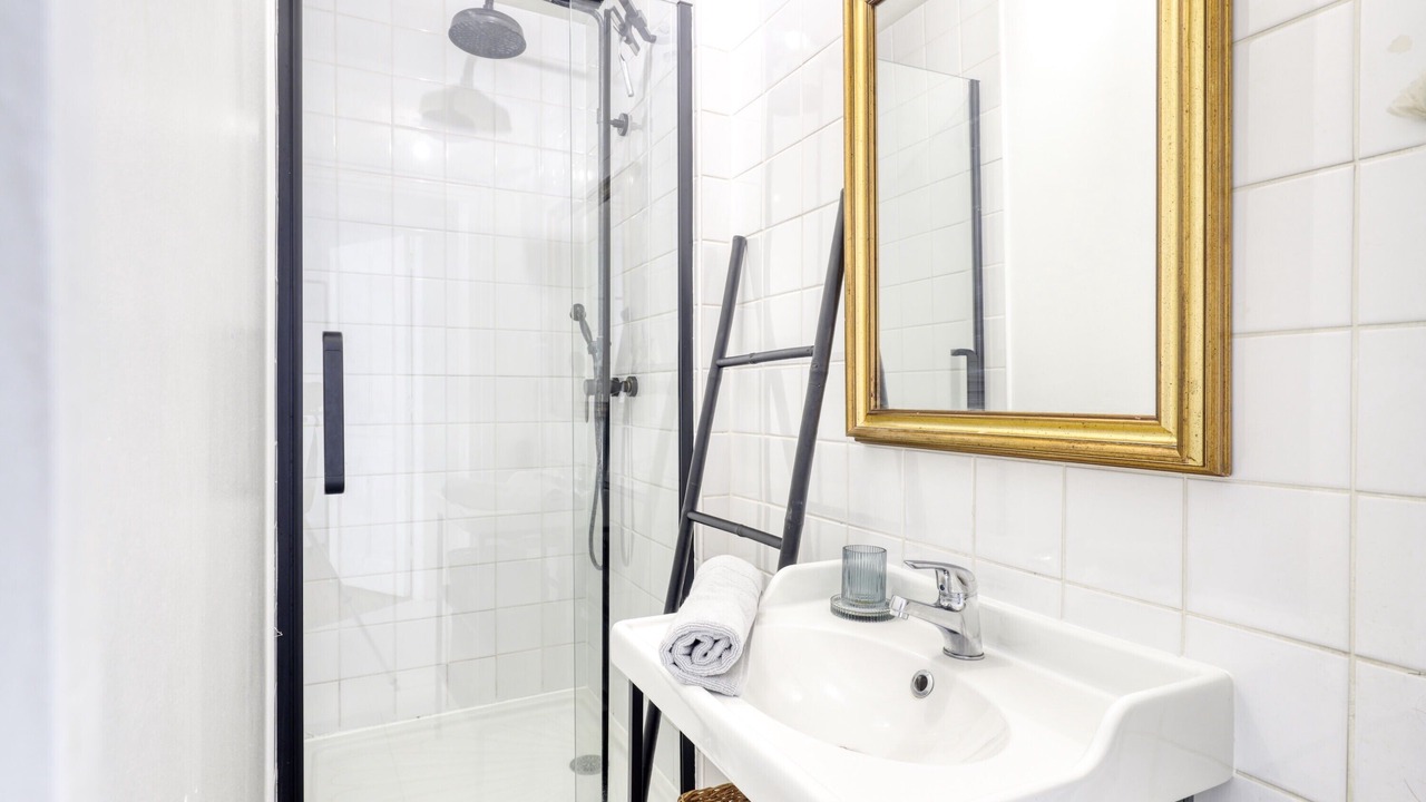 Photo of Bathroom in Anatole France Danton