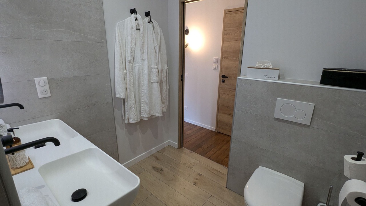 Photo of Bathroom in Lorcy
