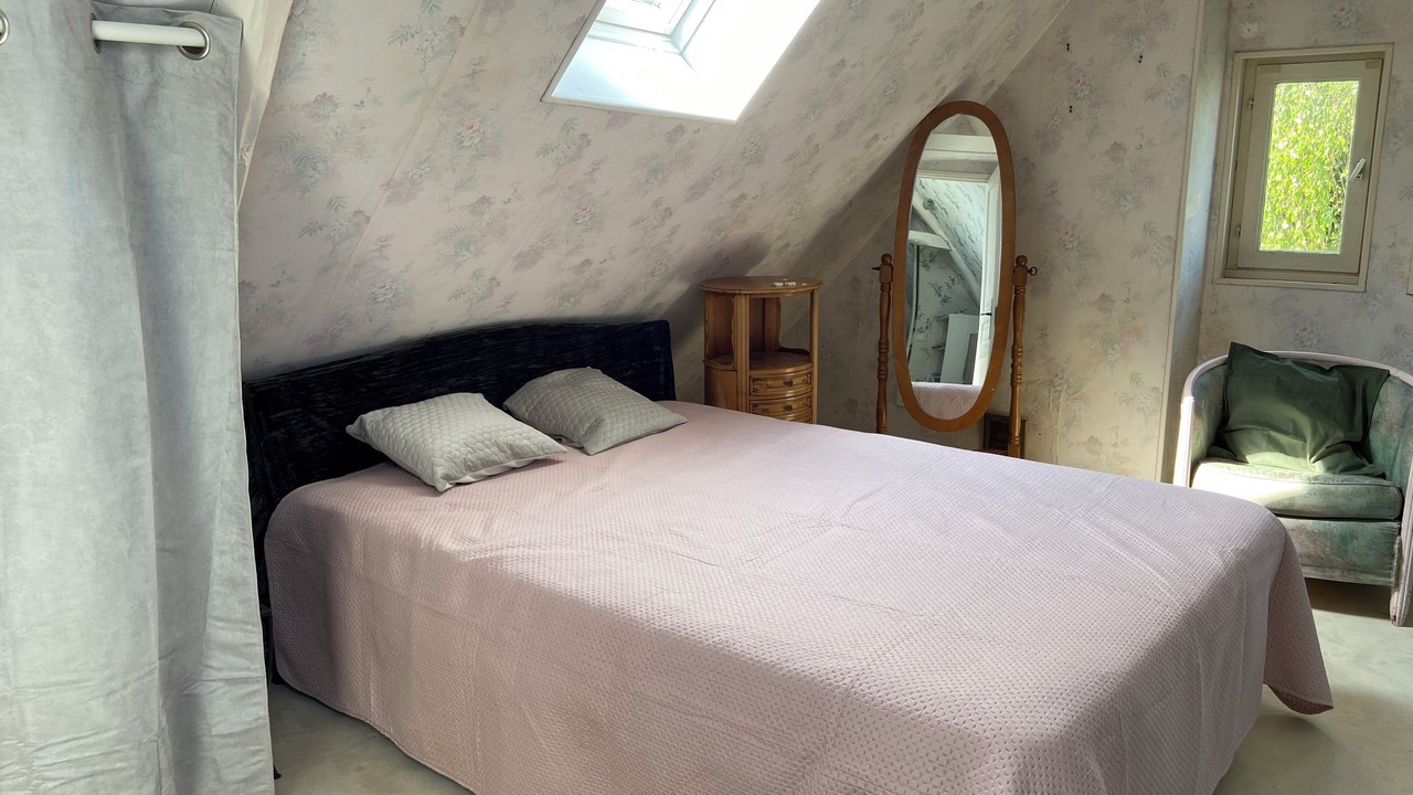 Photo of Bedroom in Tours-en-Vimeu