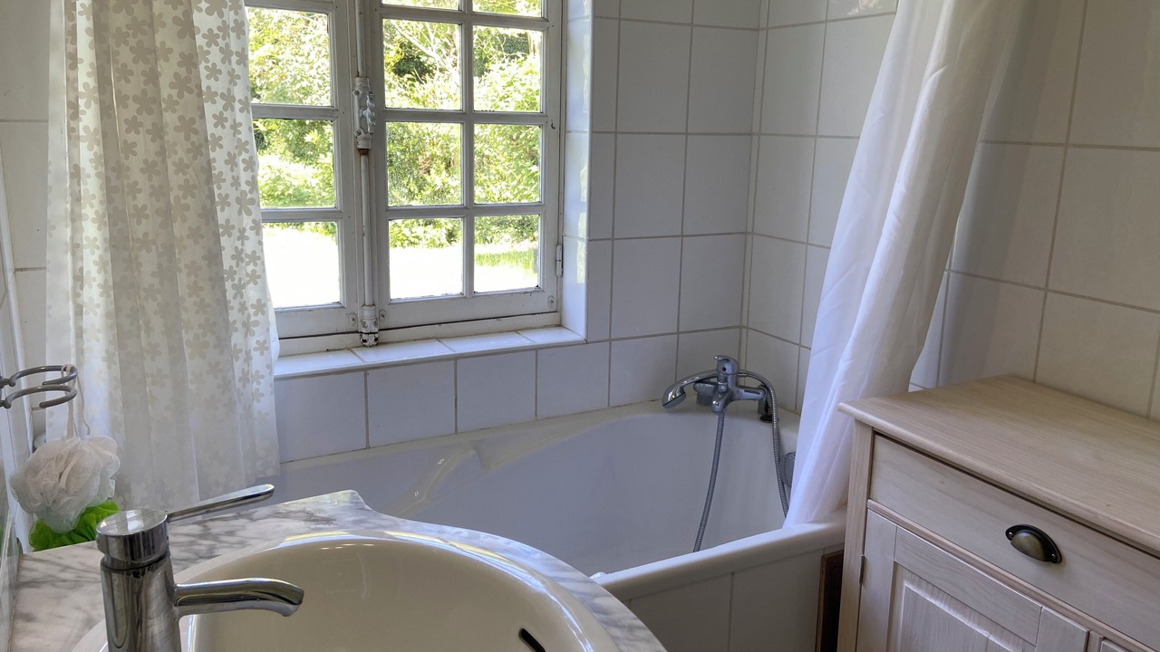 Photo of Bathroom in Tours-en-Vimeu