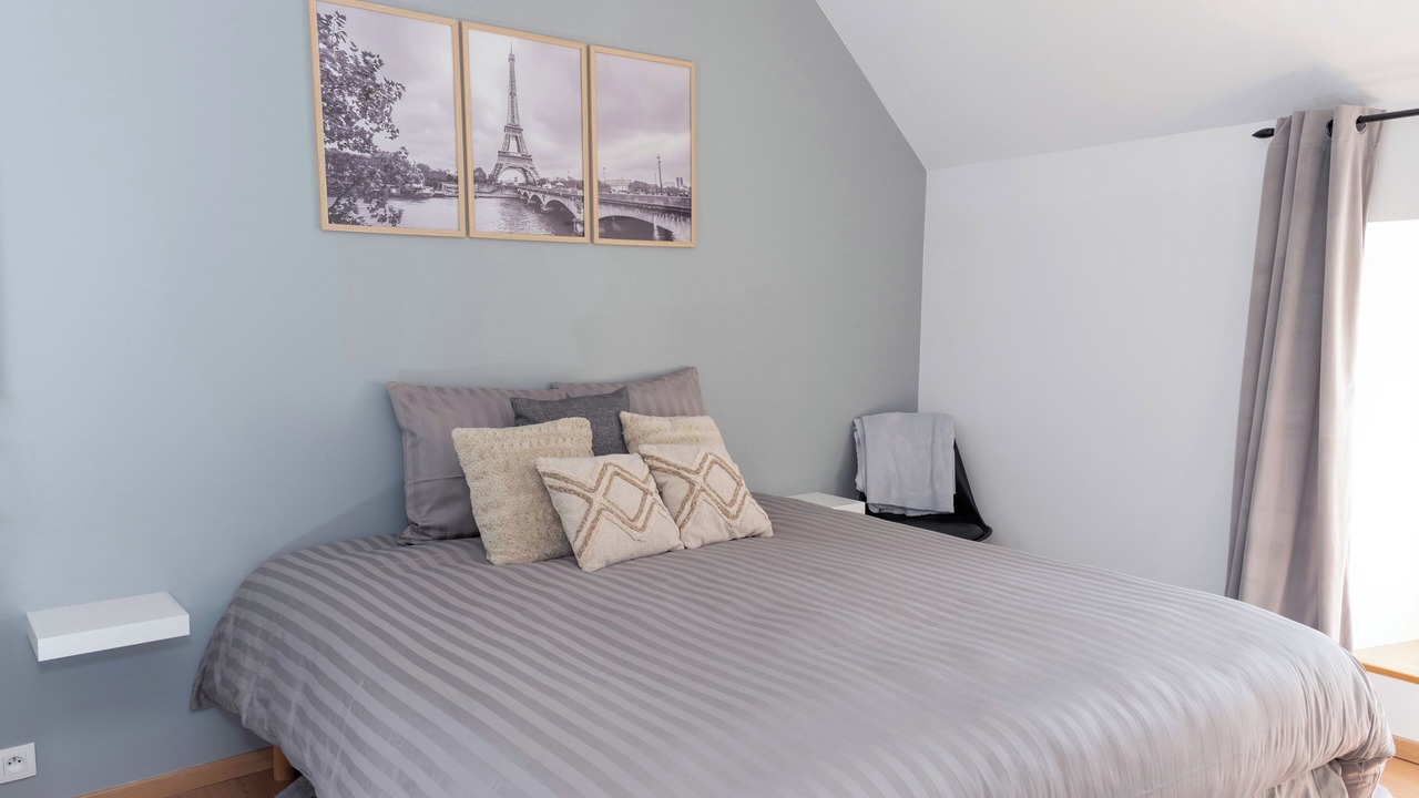 Photo of Bedroom in La Celle-sur-Morin