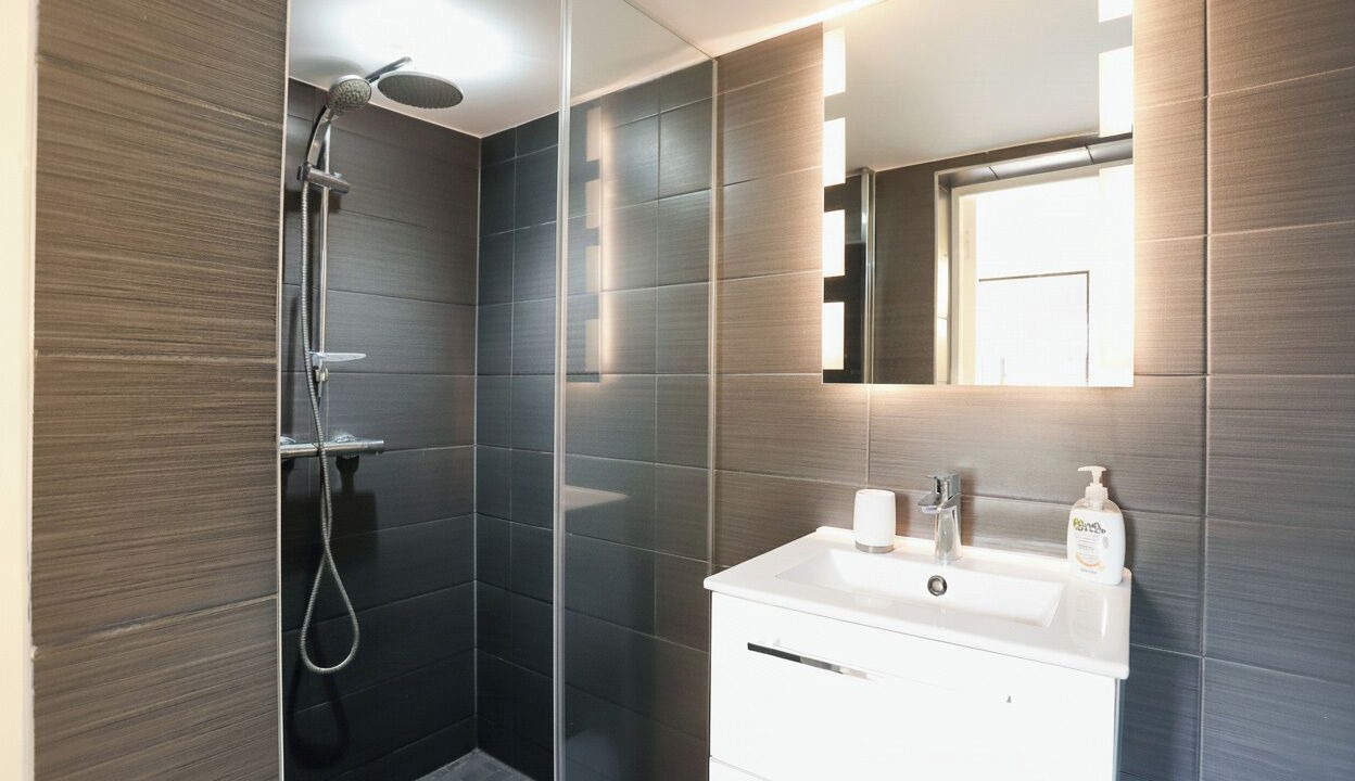 Photo of Bathroom in Noisy-le-Grand