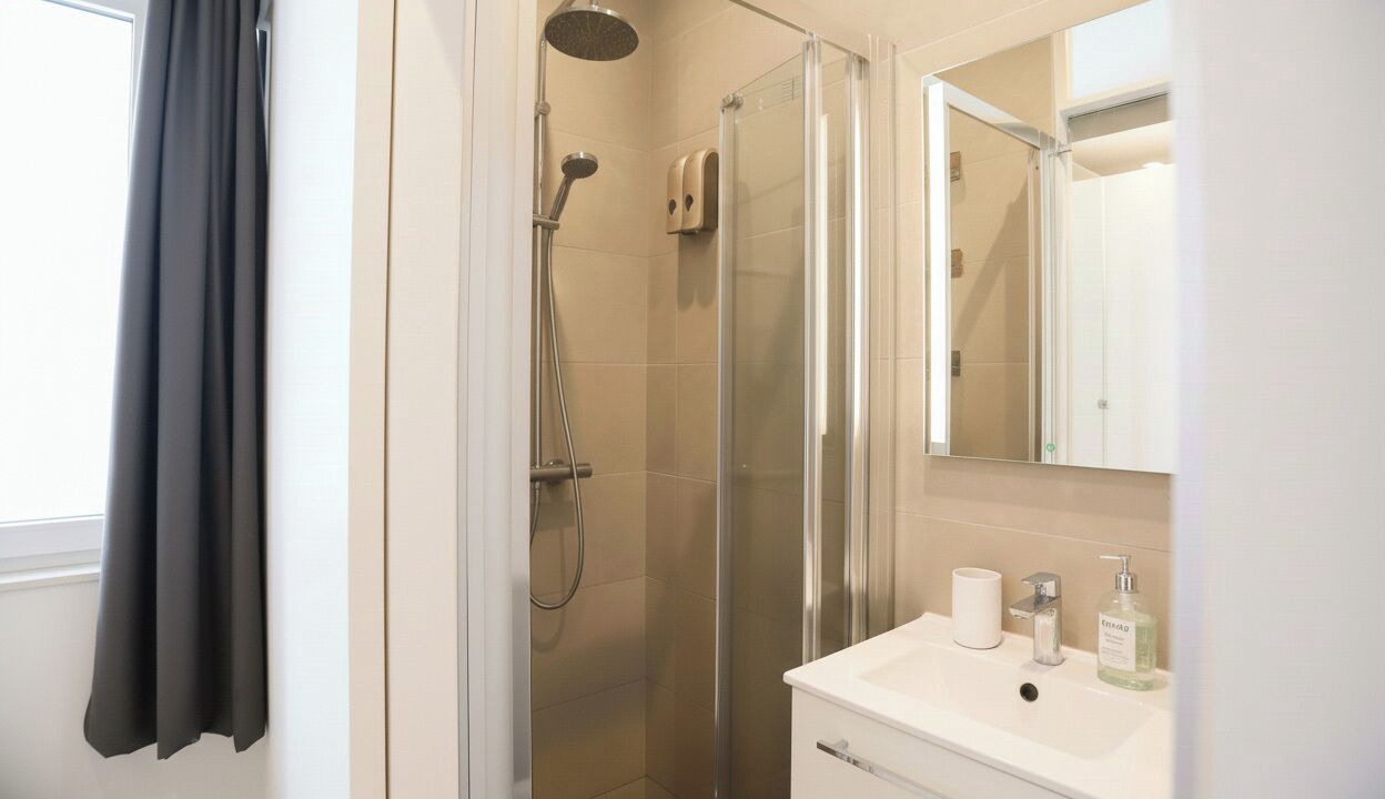 Photo of Bathroom in Noisy-le-Grand