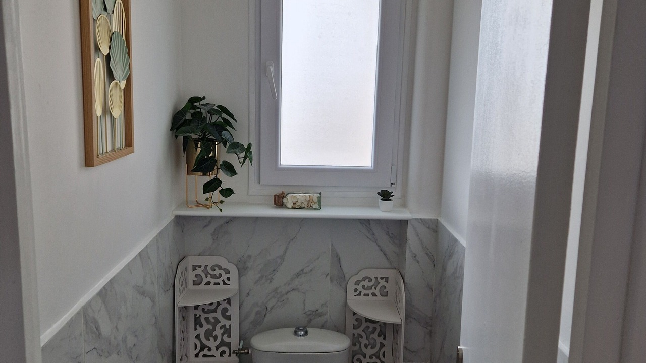 Photo of Bathroom in Courtry