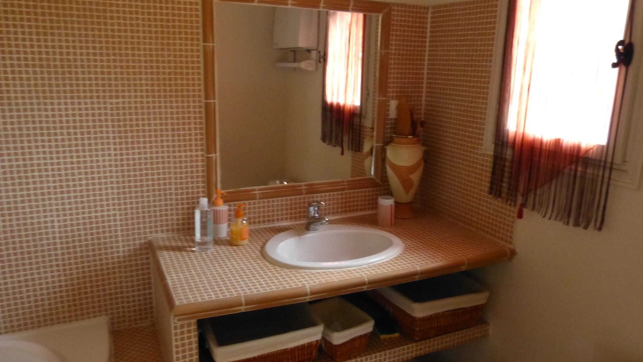 Photo of Bathroom in Mesnil-en-Ouche